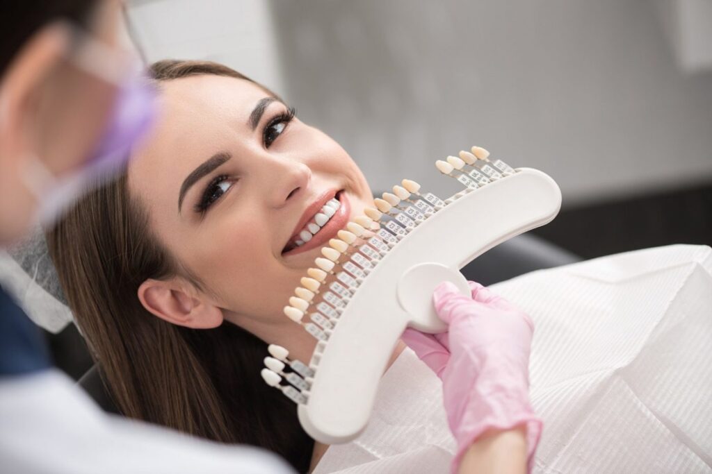how-porcelain-veneers-can-change-your-smile-e1665115392729 (1)