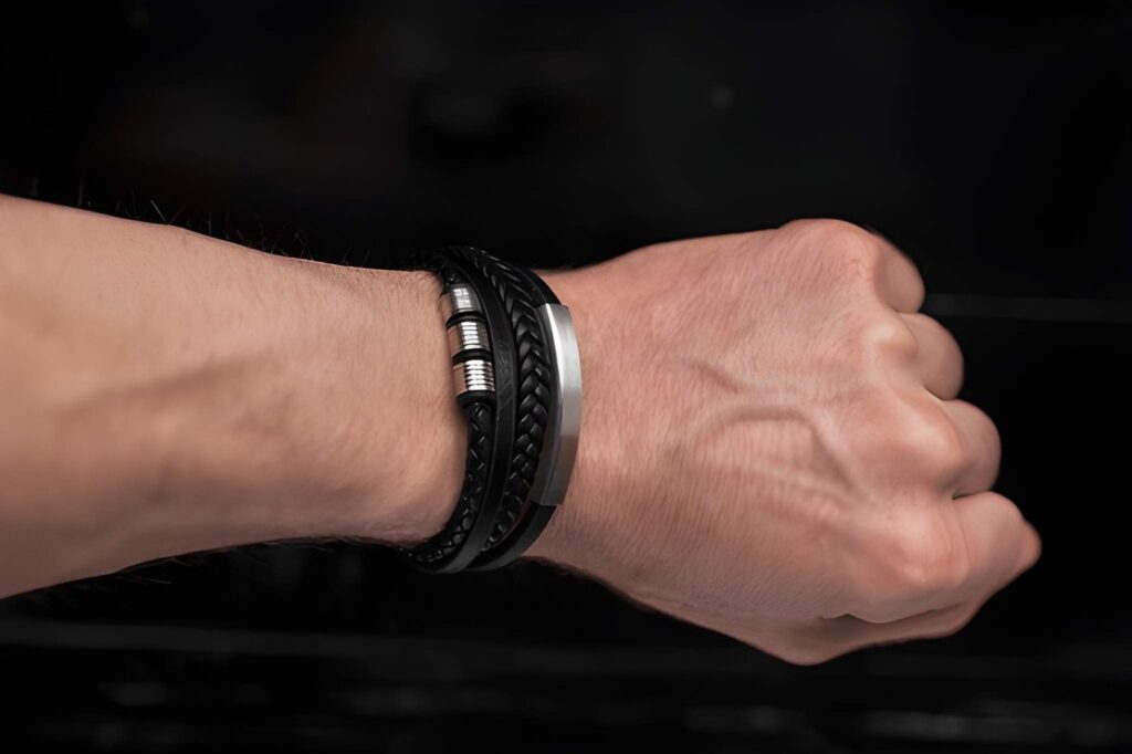What Helps Men Pick the Right Chains and Bracelets Today