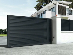 aluminum-gate-installation-in-Shawnigan-lake-bc-1-converted-from-webp