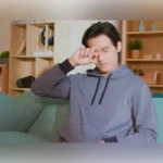 Blepharitis Home Treatment featuring warm compresses and gentle eyelid hygiene for eye care.