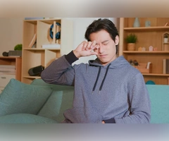 Blepharitis Home Treatment featuring warm compresses and gentle eyelid hygiene for eye care.