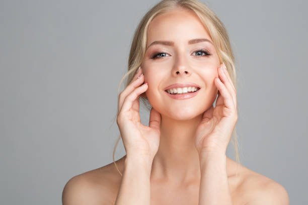 Does Facelift help improve the appearance of tired facial features